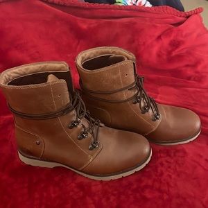 New Ladies NorthFace  Leather Ballard boots size 7.5